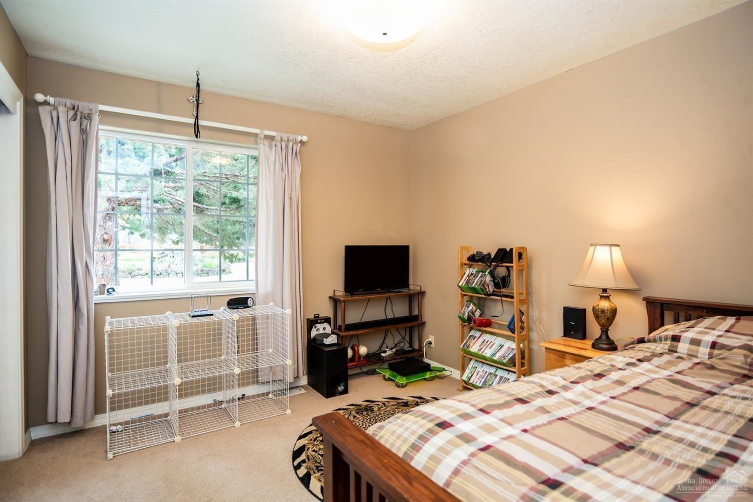 21225 Garcia Road Bend, OR 97701 - Photo 18 of 27 20200311082721414906000000-o