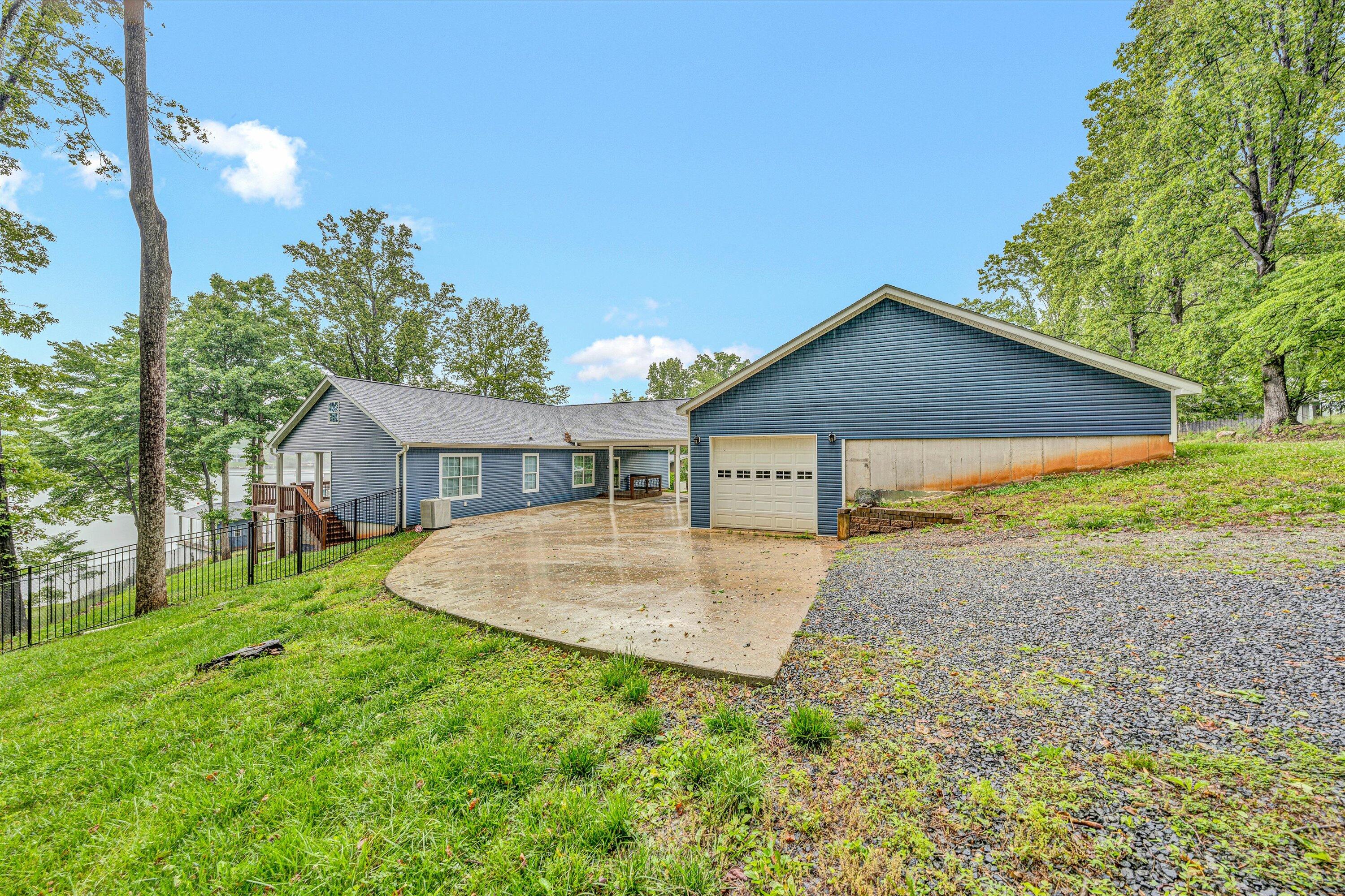 219 Emerald Point Penhook, VA 24137 - Photo 3 of 52 01-DSC00142