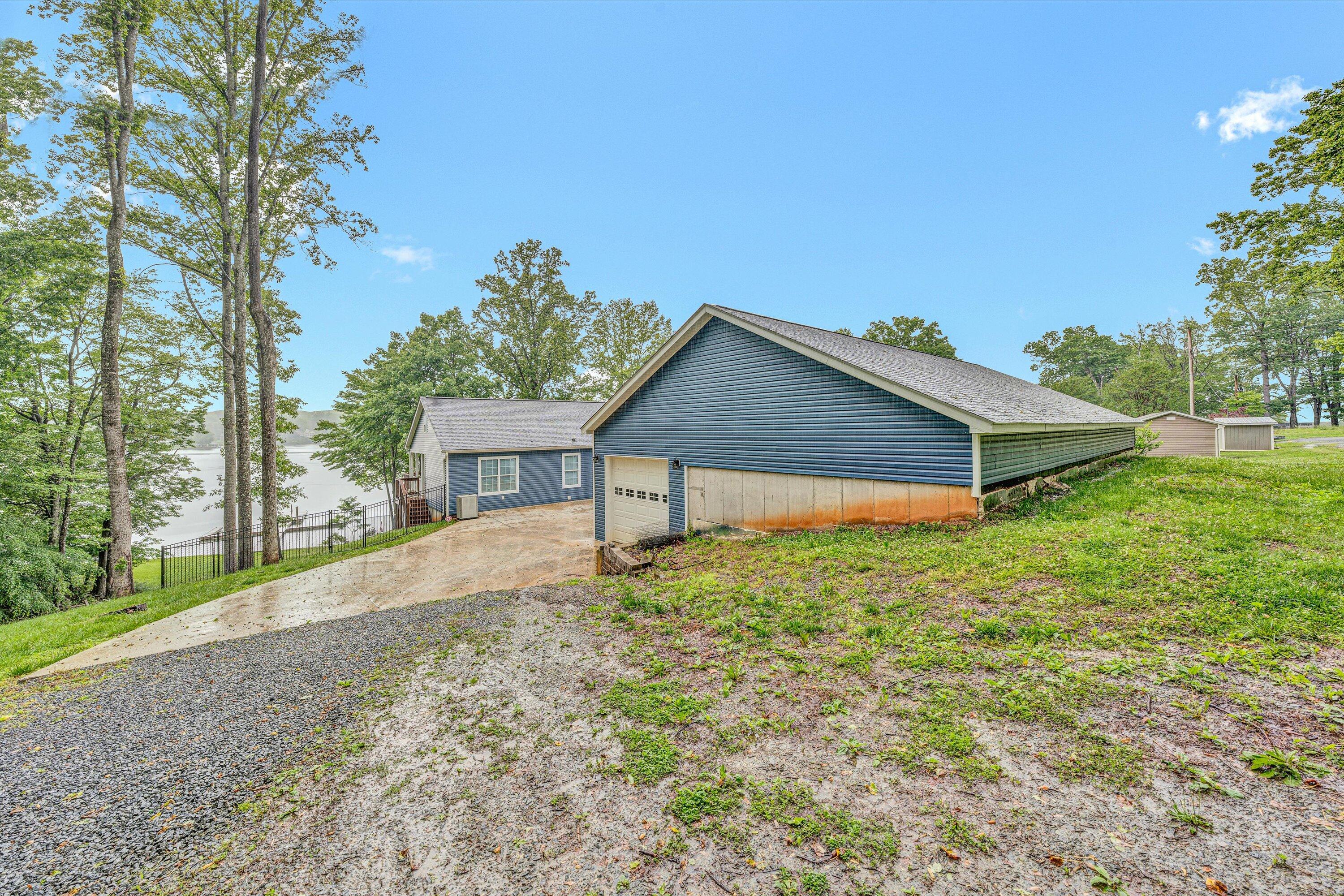 219 Emerald Point Penhook, VA 24137 - Photo 4 of 52 02-DSC00145