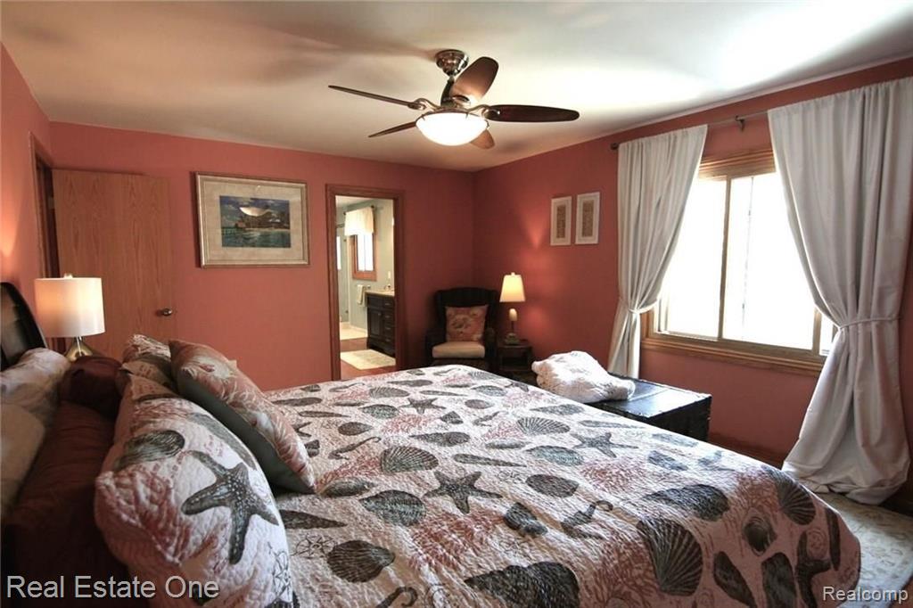 2216 Rochelle Park Drive Rochester Hills, MI 48309 - Photo 21 of 34