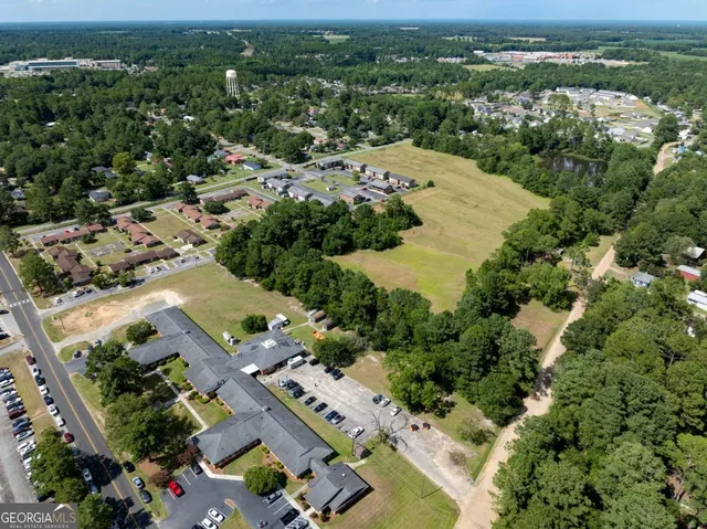 $299,900 | 33 Oquinn Road, Tifton, GA 31794