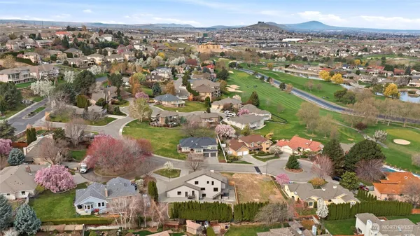 $745,000 | 4001 South Olson Place, Kennewick, WA 99337