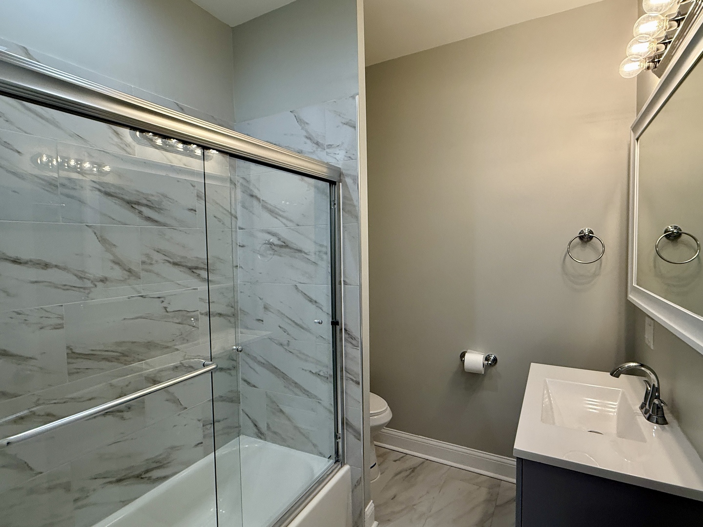 2003 South Allport Street, Unit 1 Chicago, IL 60608 - Photo 13 of 15 a bathroom with a bathtub and sink