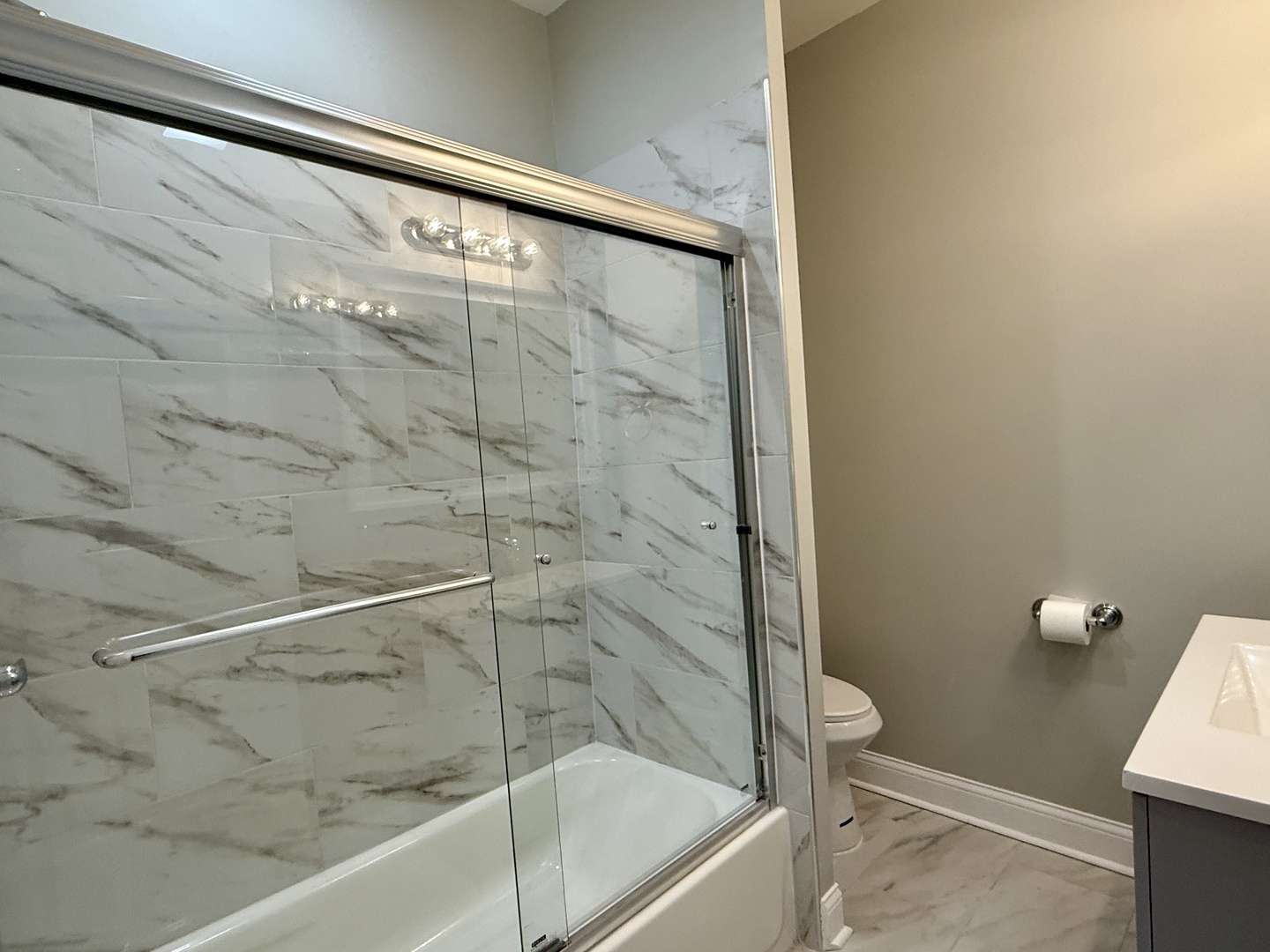 2003 South Allport Street, Unit 1 Chicago, IL 60608 - Photo 14 of 15 a bathroom with a bathtub and a toilet