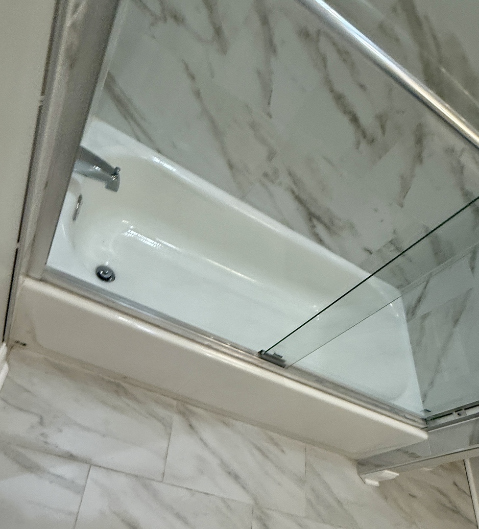 2003 South Allport Street, Unit 1 Chicago, IL 60608 - Photo 7 of 15 a bathroom with a bathtub