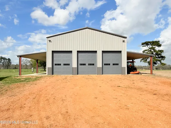 $527,500 | 2320 Bogue Chitto Road Southwest, Smithdale, MS 39664