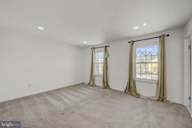 $305,000 | 30 Oak Forest Drive, Sicklerville, NJ 08081