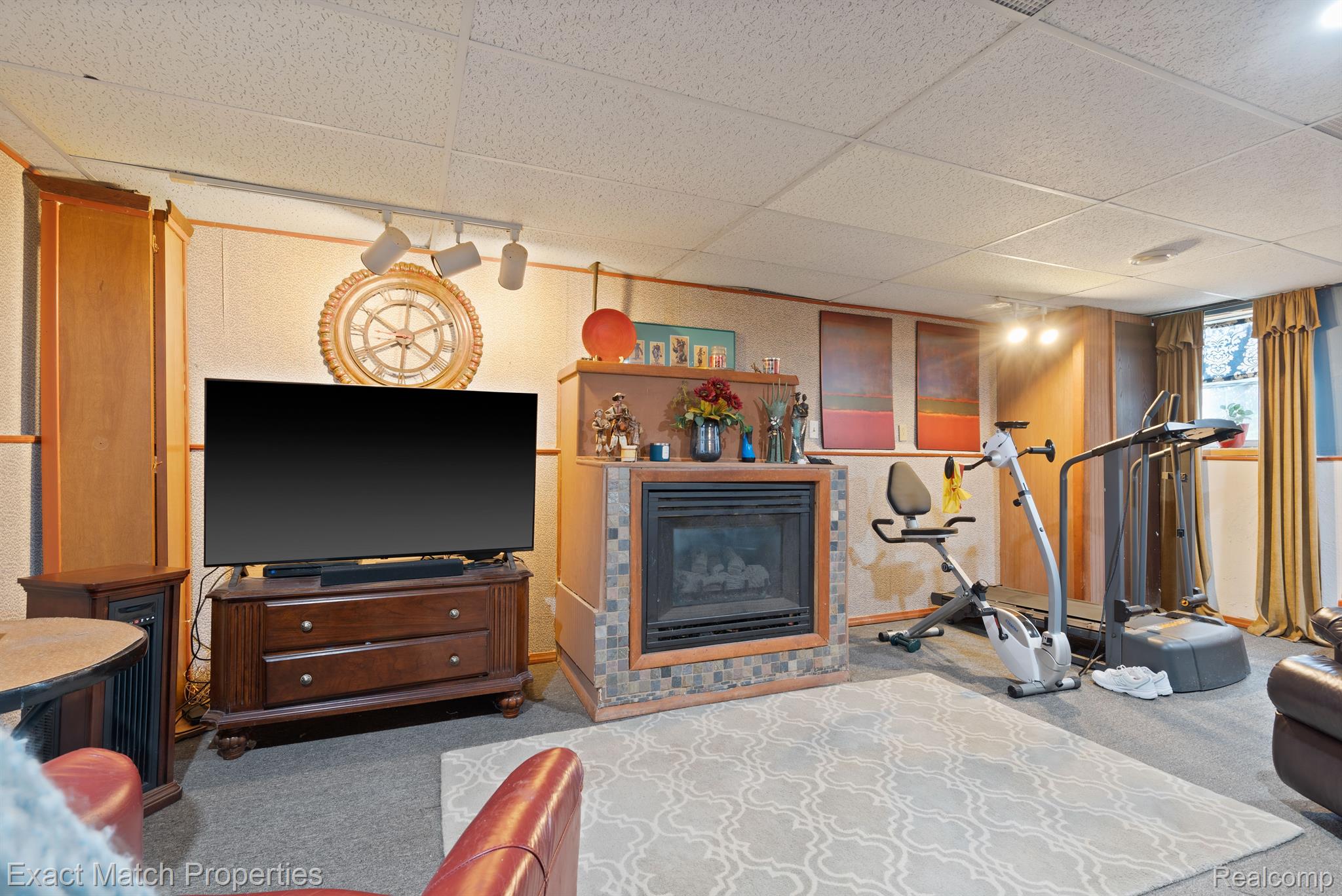 15904 Ridgebrook Path Romulus, MI 48174 - Photo 14 of 25 Familyroom in lower level has a gas fireplace