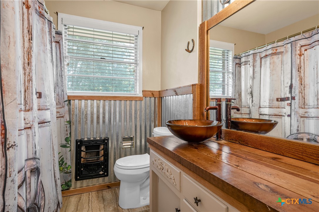 2417 Robin Road Temple, TX 76502 - Photo 15 of 27 Bathroom