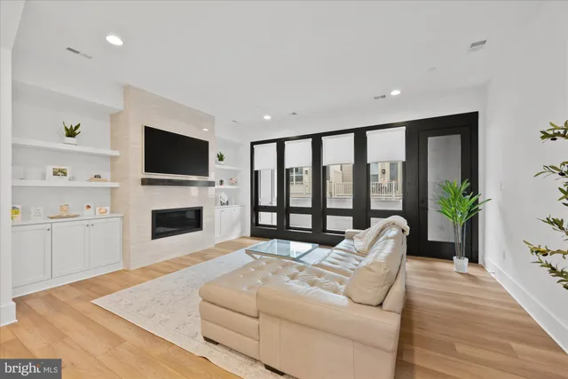 $1,199,000 | 14938 Dispatch Street, Unit 5, Rockville, MD 20850