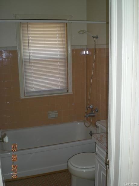 2069 Princeton Road Berkley, MI 48072 - Photo 6 of 9 Bathroom