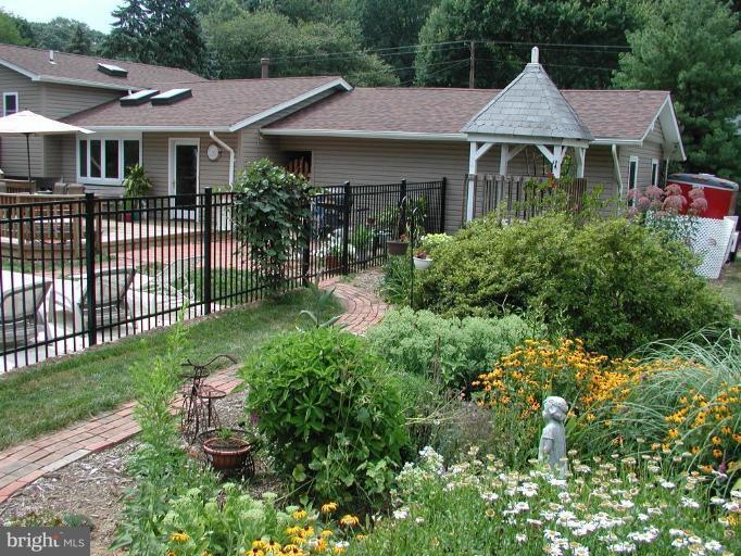 7416 Miller Fall Road Derwood, MD 20855 - Photo 20 of 21 great open space