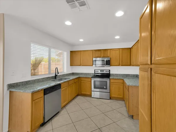 $2,350 | 13620 North 82nd Lane, Peoria, AZ 85381