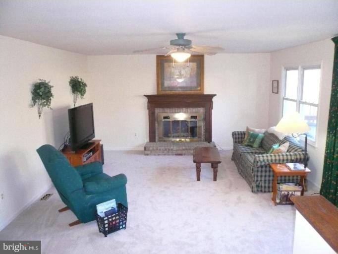 341 Brunswick Place Riva, MD 21140 - Photo 5 of 12 New carpet,gas fireplace