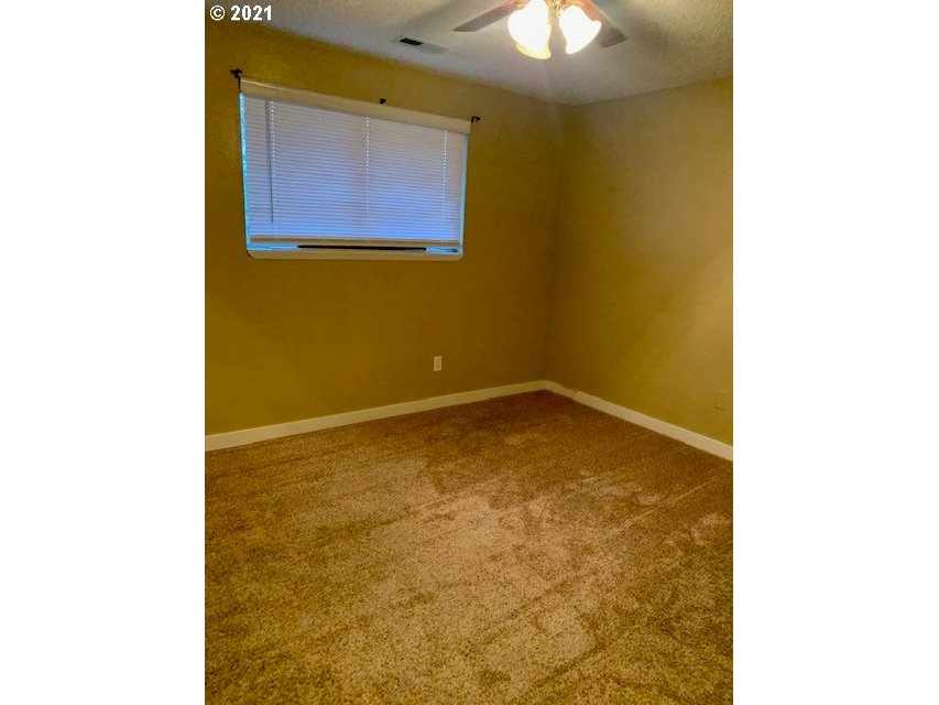 807 Southwest 14th Street Pendleton, OR 97801 - Photo 7 of 17 a view of an empty room
