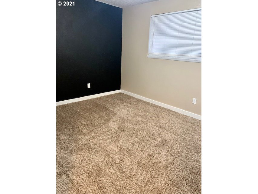 807 Southwest 14th Street Pendleton, OR 97801 - Photo 9 of 17 a view of an empty room