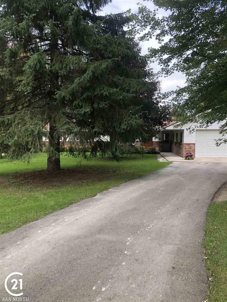 6447 Hough Road Almont, MI 48003 - Photo 3 of 51
