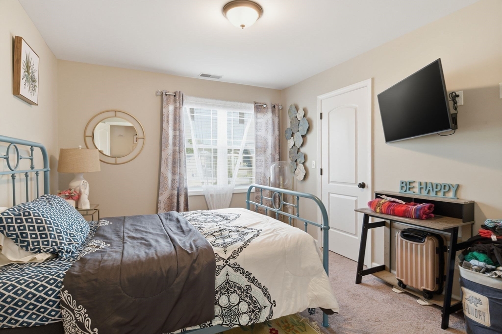 11 Elaine Circle Springfield, MA 01109 - Photo 33 of 39