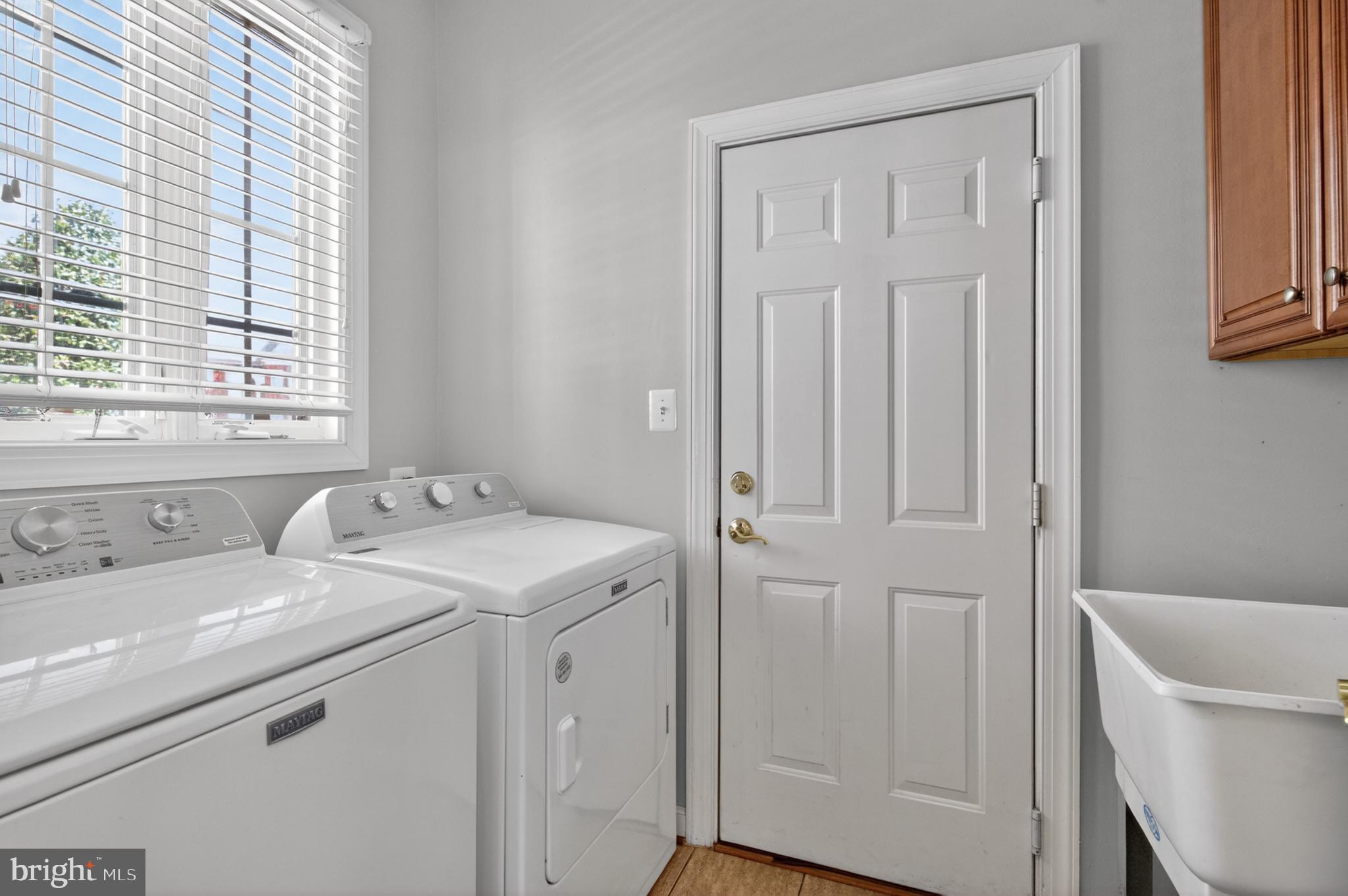 726 Pearson Point Annapolis, MD 21401 - Photo 31 of 86 Laundry