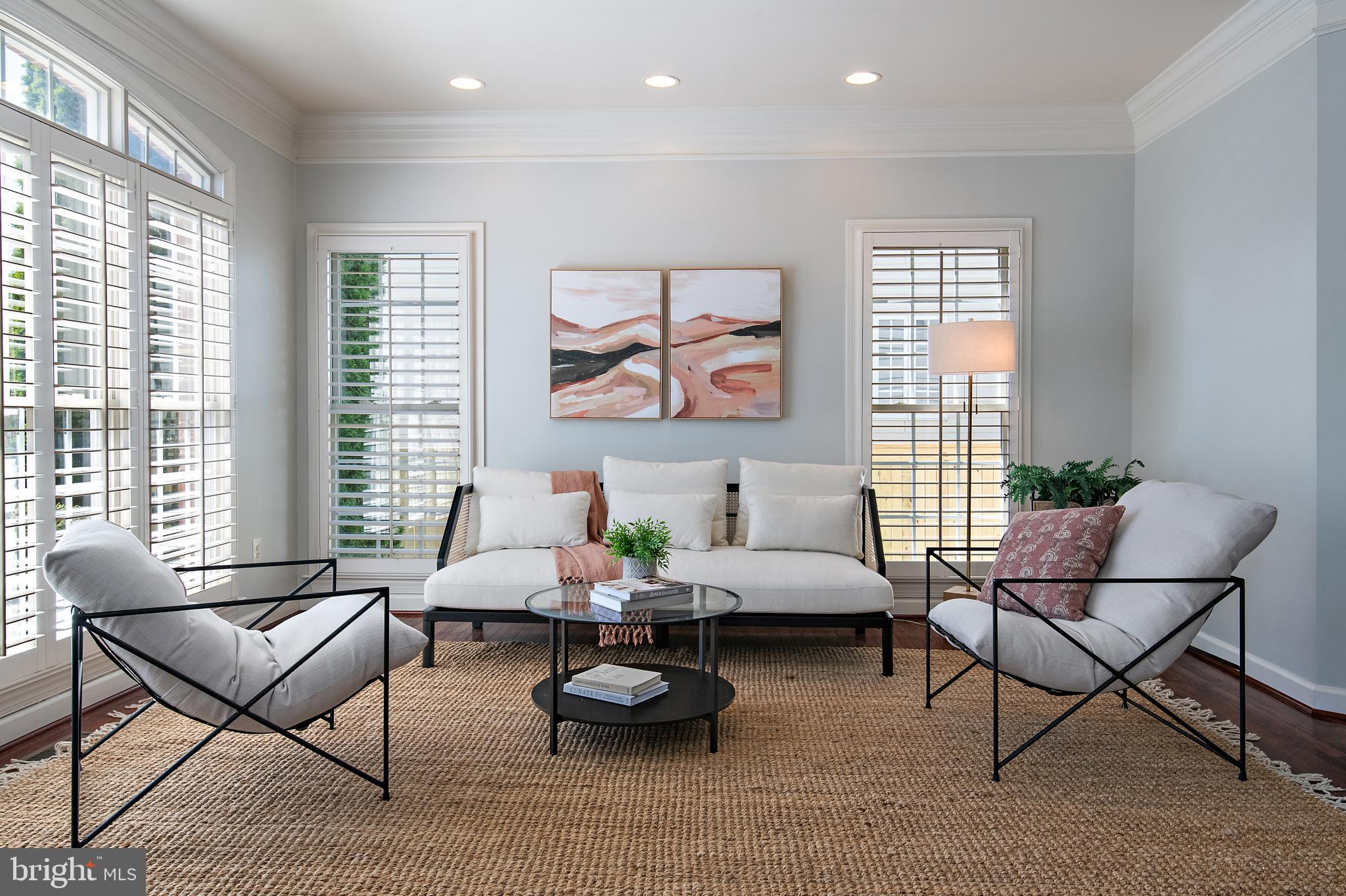 726 Pearson Point Annapolis, MD 21401 - Photo 6 of 86 Living Room