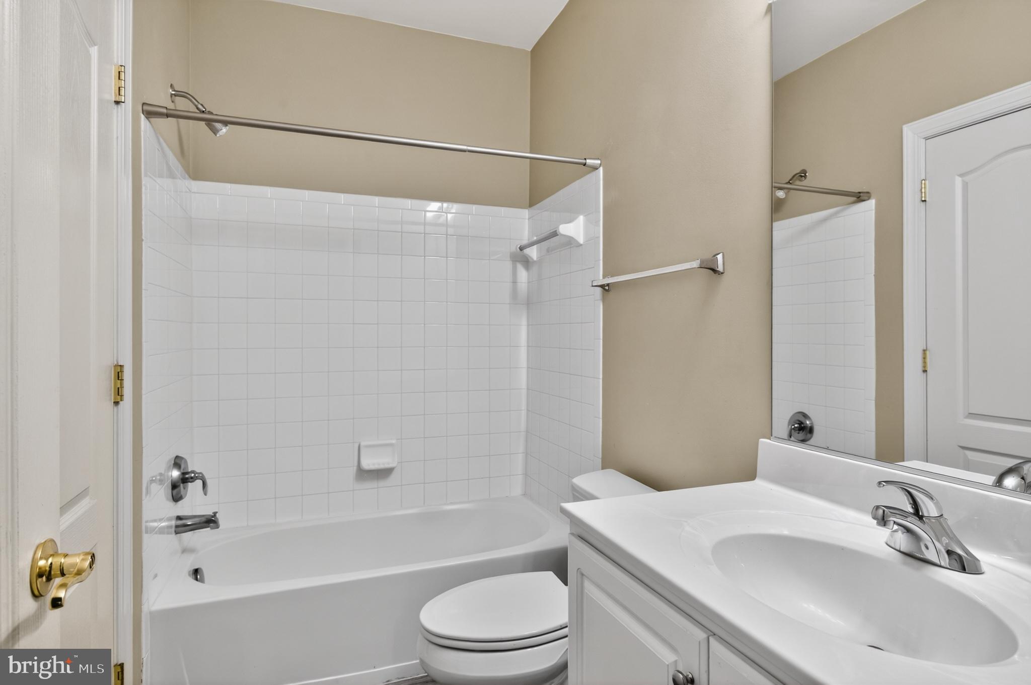 726 Pearson Point Annapolis, MD 21401 - Photo 61 of 86 Full Bath