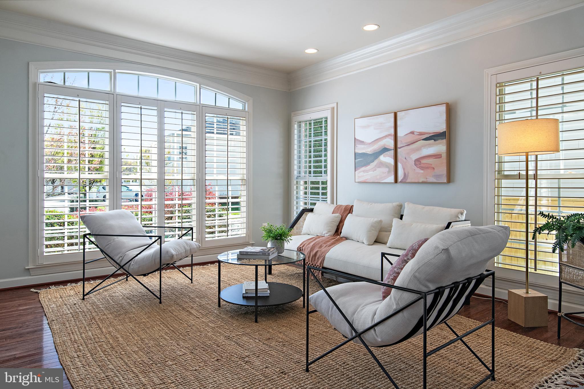 726 Pearson Point Annapolis, MD 21401 - Photo 7 of 86 Living Room
