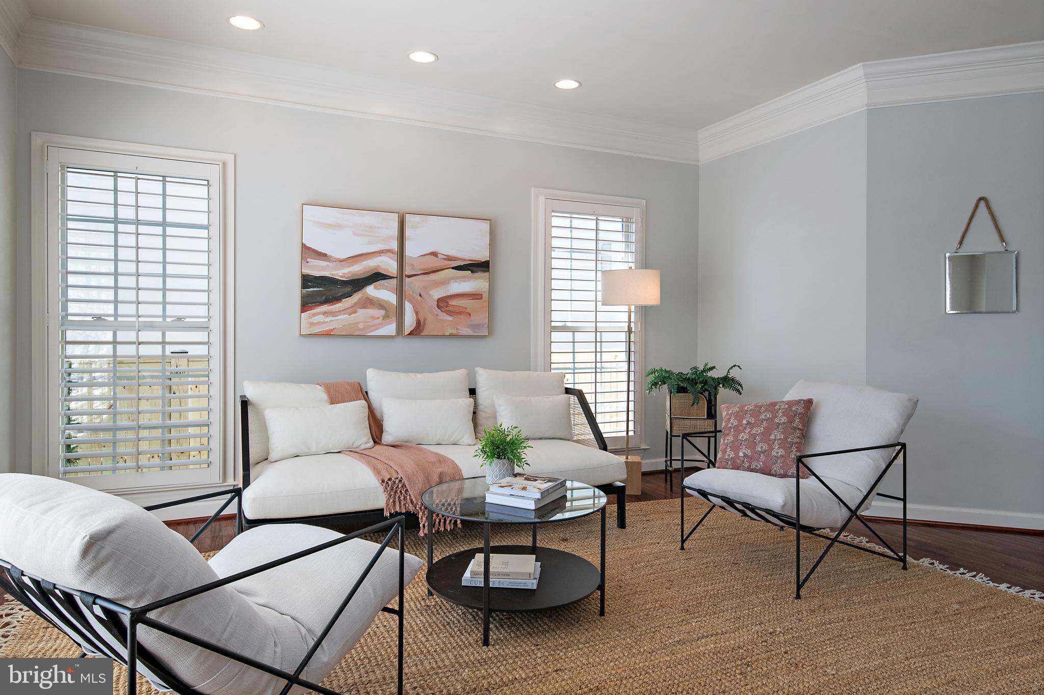 726 Pearson Point Annapolis, MD 21401 - Photo 8 of 86 Living Room