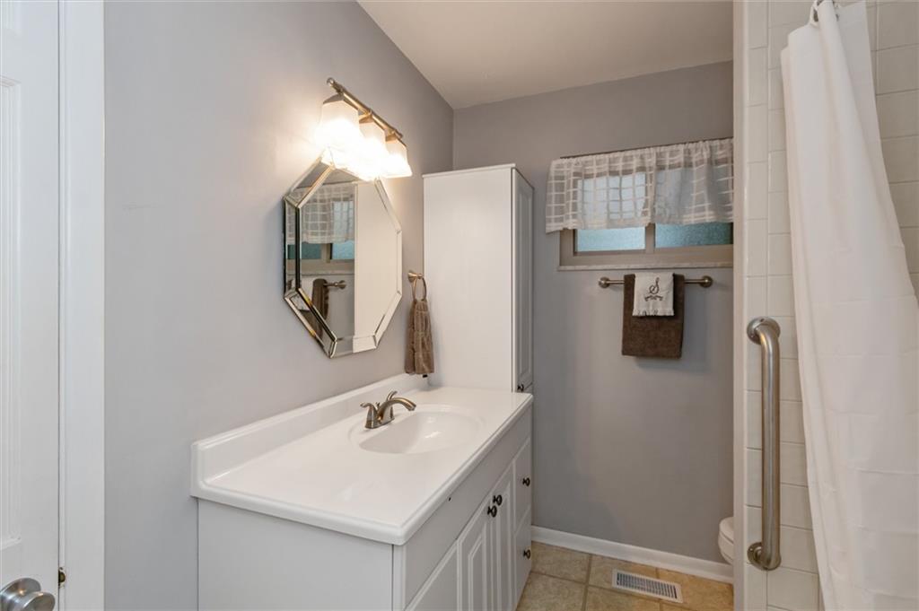 11911 Hoster Road Carmel, IN 46033 - Photo 13 of 26 Gallery Image 13