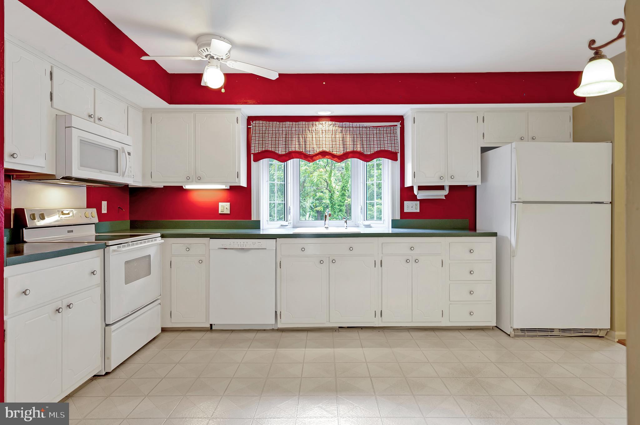 19 Chadd Road Newark, DE 19711 - Photo 11 of 35 Spacious kitchen