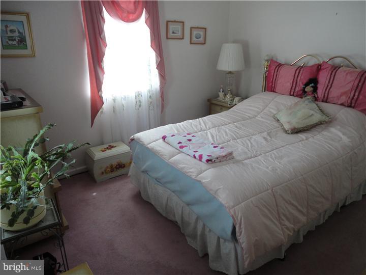 140 Rockwood Road Newtown Square, PA 19073 - Photo 13 of 25 Bedroom - Main