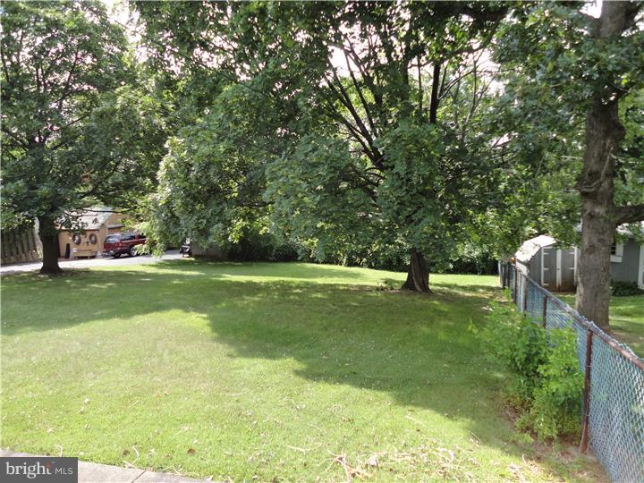 140 Rockwood Road Newtown Square, PA 19073 - Photo 3 of 25 View in Back