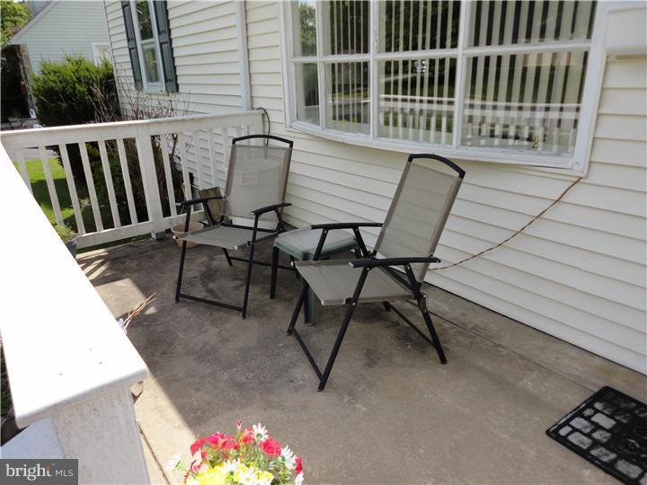 140 Rockwood Road Newtown Square, PA 19073 - Photo 5 of 25 Porch
