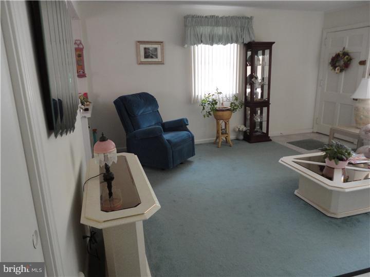 140 Rockwood Road Newtown Square, PA 19073 - Photo 6 of 25 Living Room