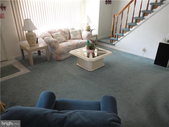 140 Rockwood Road Newtown Square, PA 19073 - Photo 7 of 25 Living Room