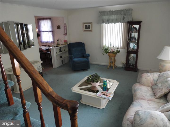 140 Rockwood Road Newtown Square, PA 19073 - Photo 8 of 25 Living Room