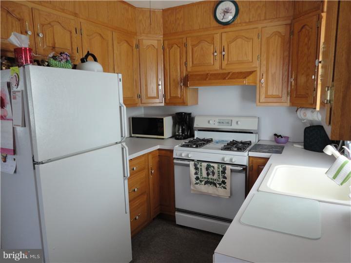 140 Rockwood Road Newtown Square, PA 19073 - Photo 10 of 25 Kitchen