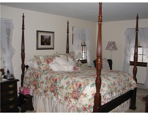 7 Wavecrest Circle York, ME 03909 - Photo 5 of 13 Master Bedroom.