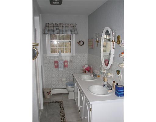 7 Wavecrest Circle York, ME 03909 - Photo 8 of 13 Master Bath/Spa.