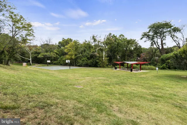 $3,349 | 100 West Taylor Run Parkway, Unit 8, Alexandria, VA 22314