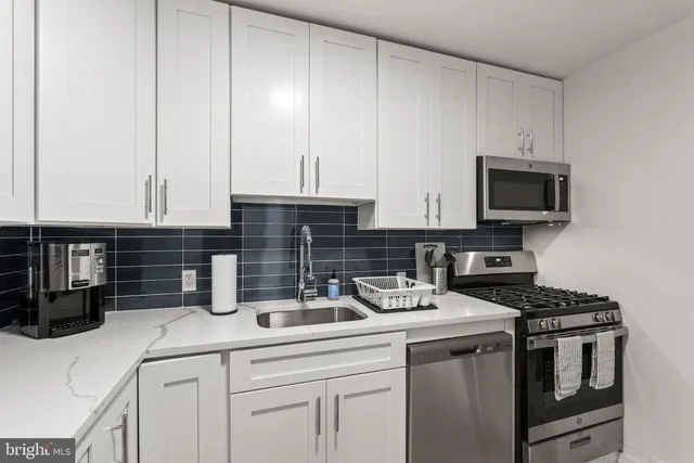 $3,349 | 100 West Taylor Run Parkway, Unit 8, Alexandria, VA 22314