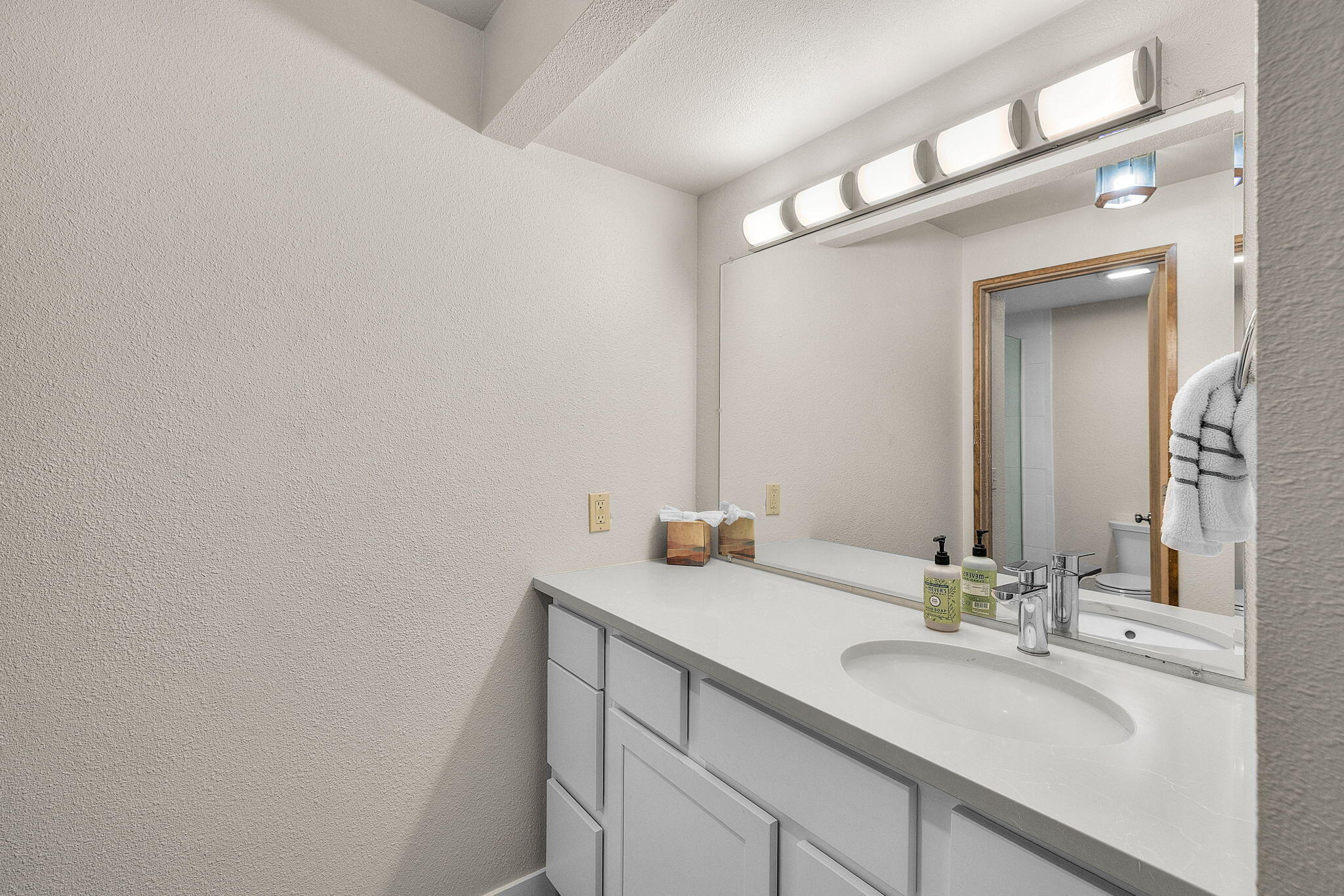 13168 Hawks Beard Black Butte Ranch, OR 97759 - Photo 14 of 47 a bathroom with a sink and a mirror