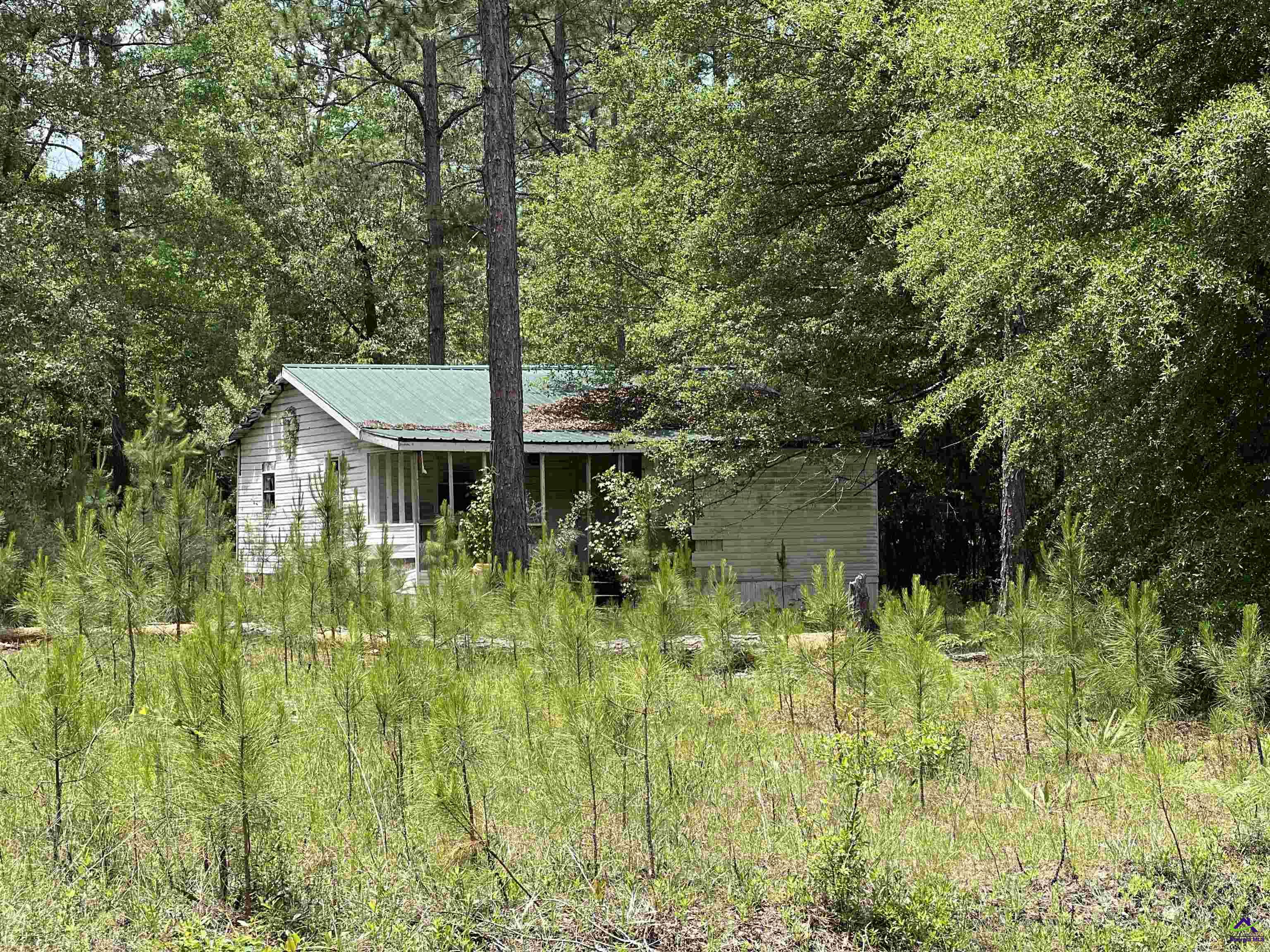 Rock Hill Road Cochran, GA 31014 - Photo 13 of 26 a backyard of a house with table and chairs