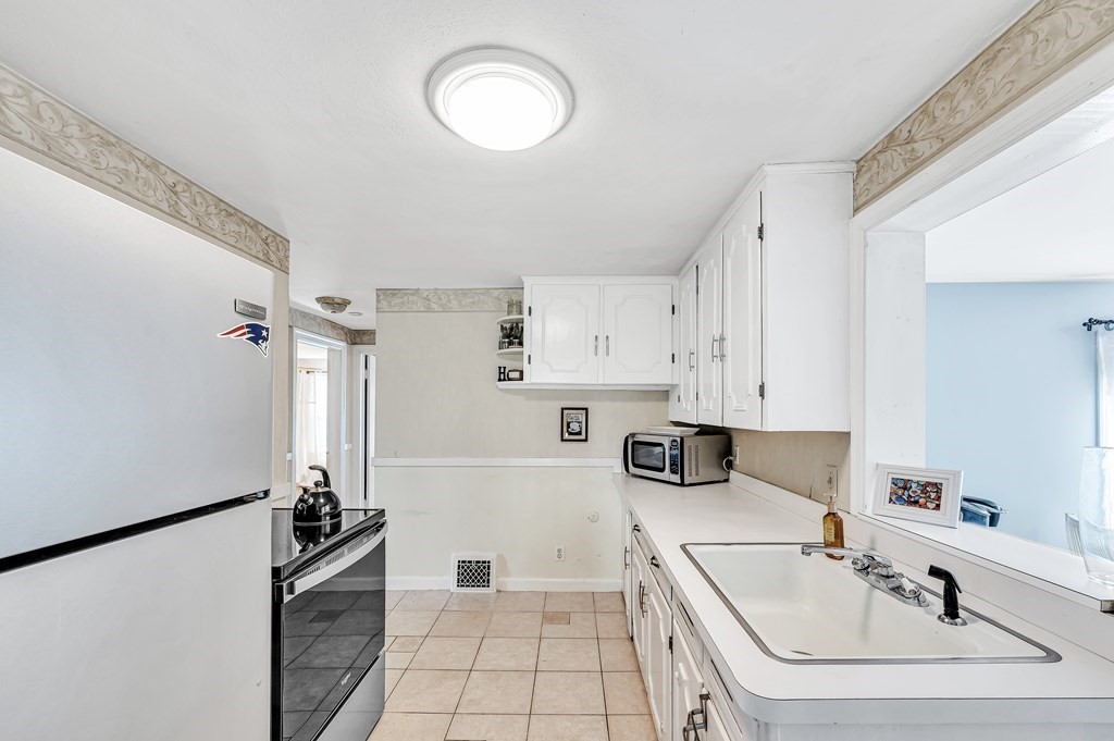 150 Winton Street Springfield, MA 01118 - Photo 8 of 26
