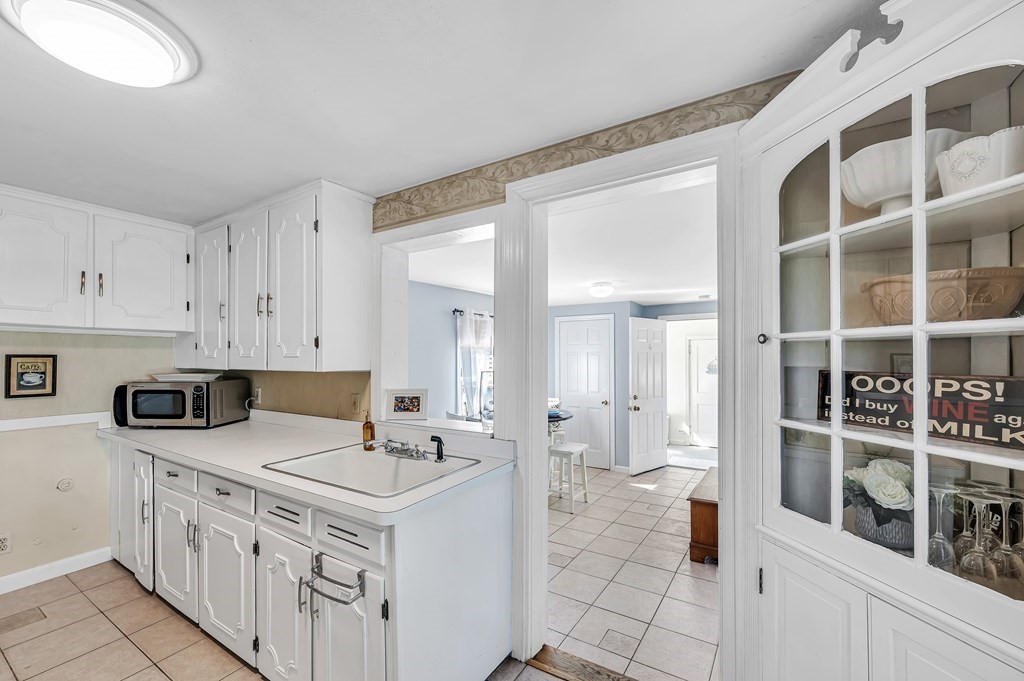 150 Winton Street Springfield, MA 01118 - Photo 9 of 26