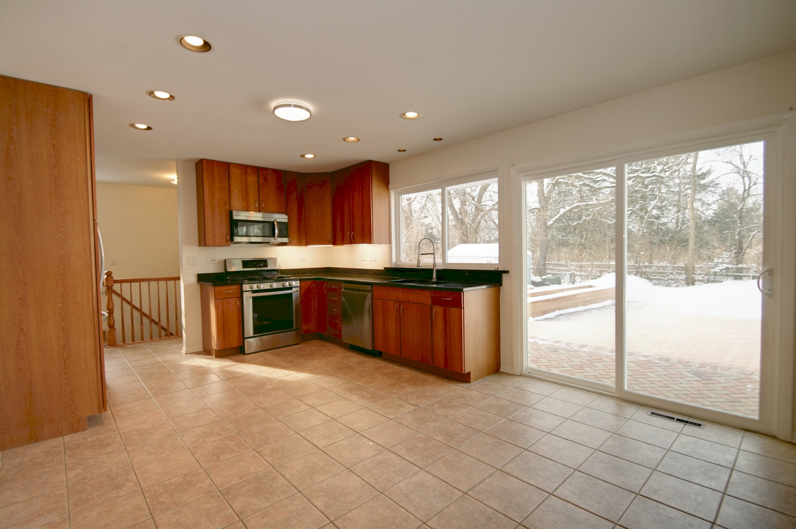 506 Northgate Road Lindenhurst, IL 60046 - Photo 3 of 19