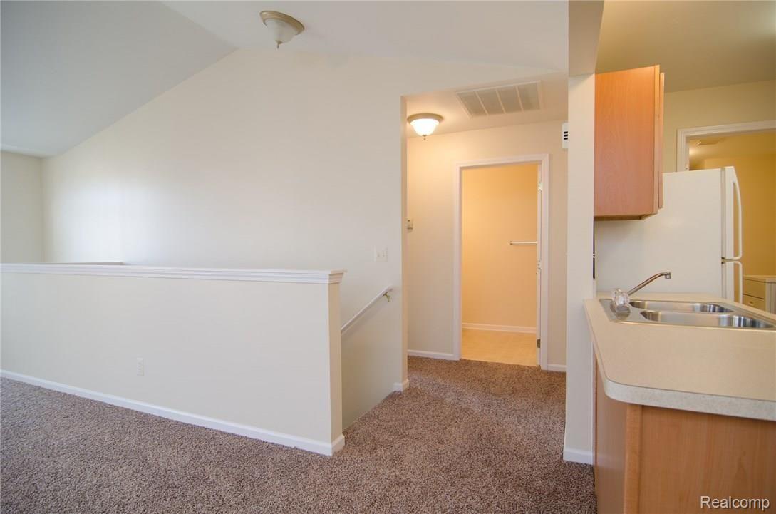11694 Farmington Road Livonia, MI 48150 - Photo 4 of 21 4.jpg