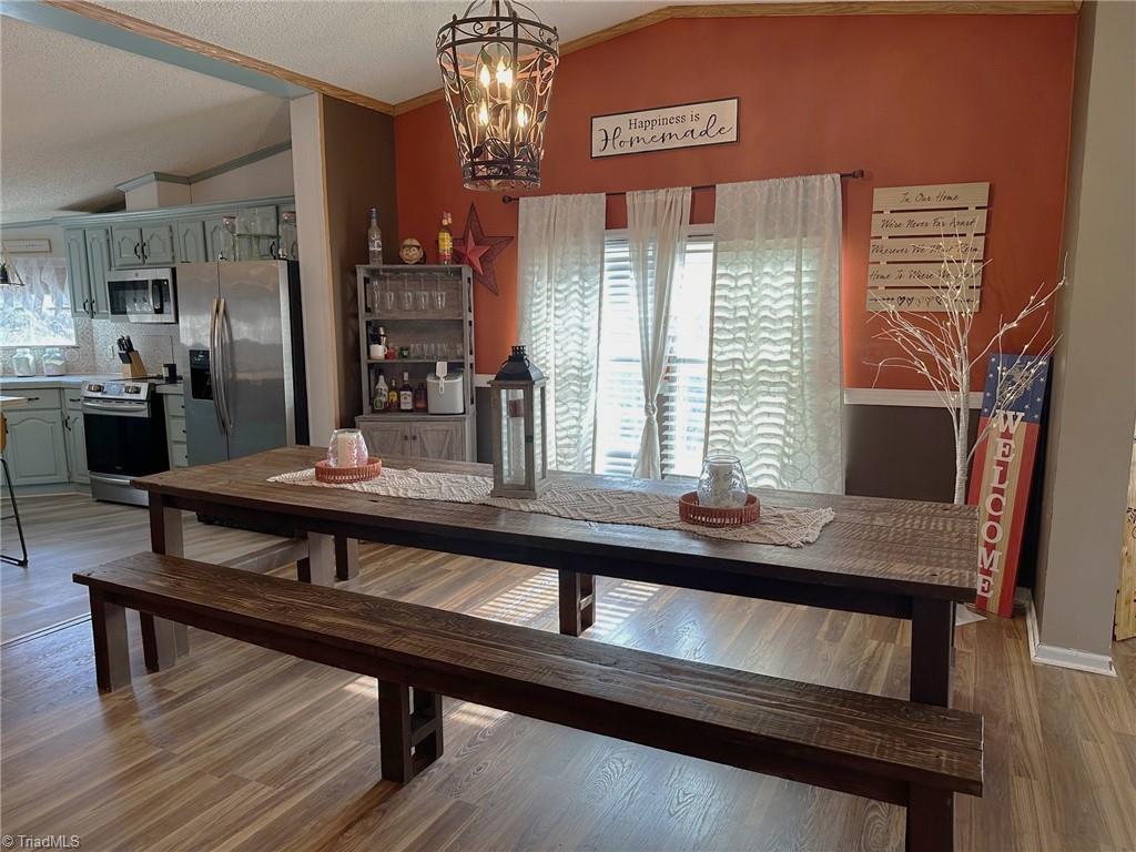 4421 Rena Road Hamptonville, NC 27020 - Photo 8 of 40 Dining area