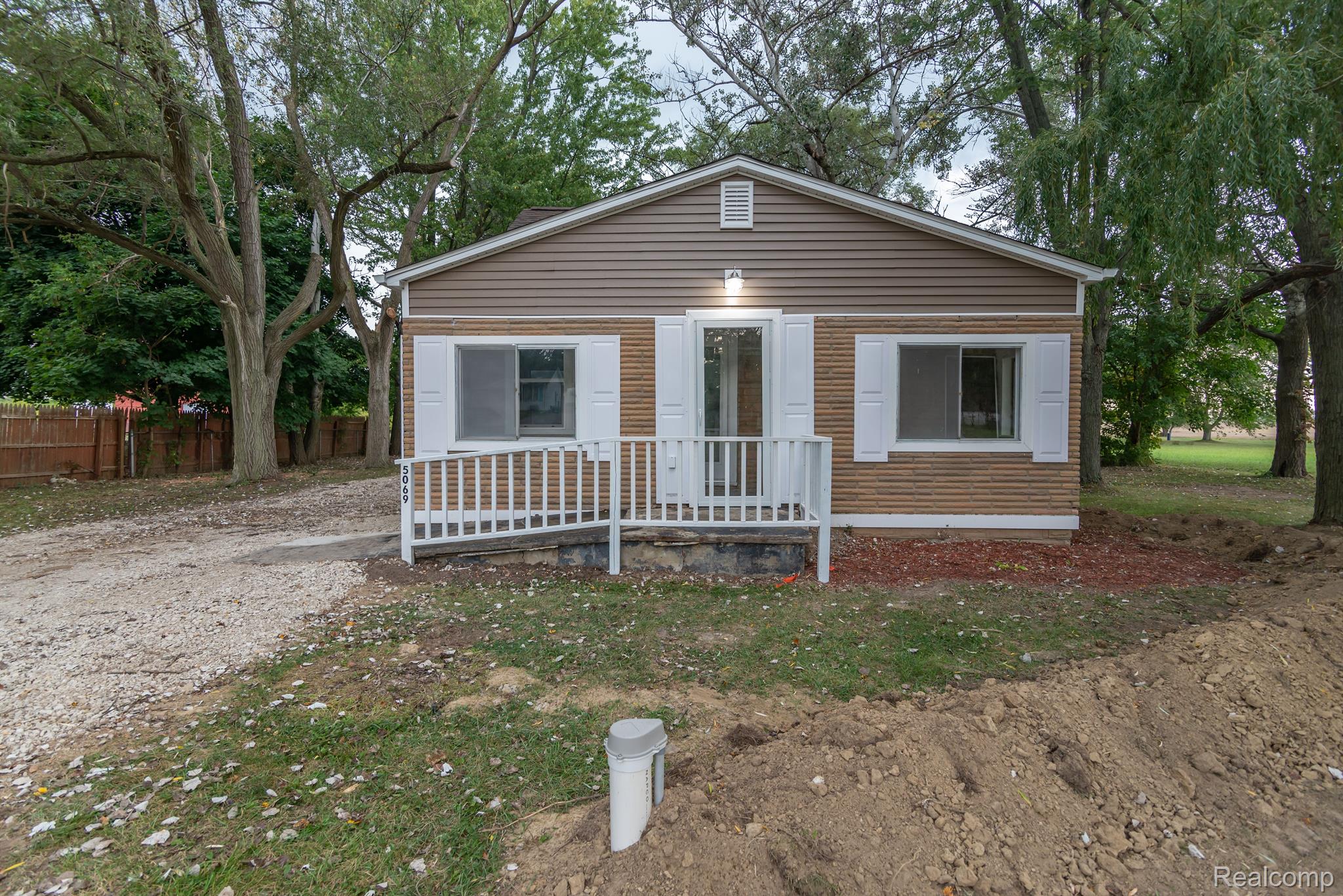 5069 East Frances Road Mount Morris, MI 48458 - Photo 1 of 28