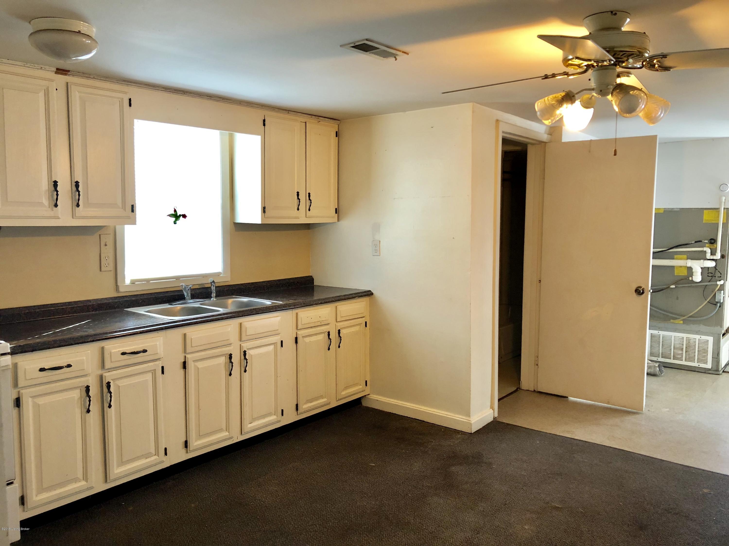 4510 Dover Road Louisville, KY 40216 - Photo 8 of 15 8C3FFDE9-28E5-4FDF-8357-26C196DF9D06