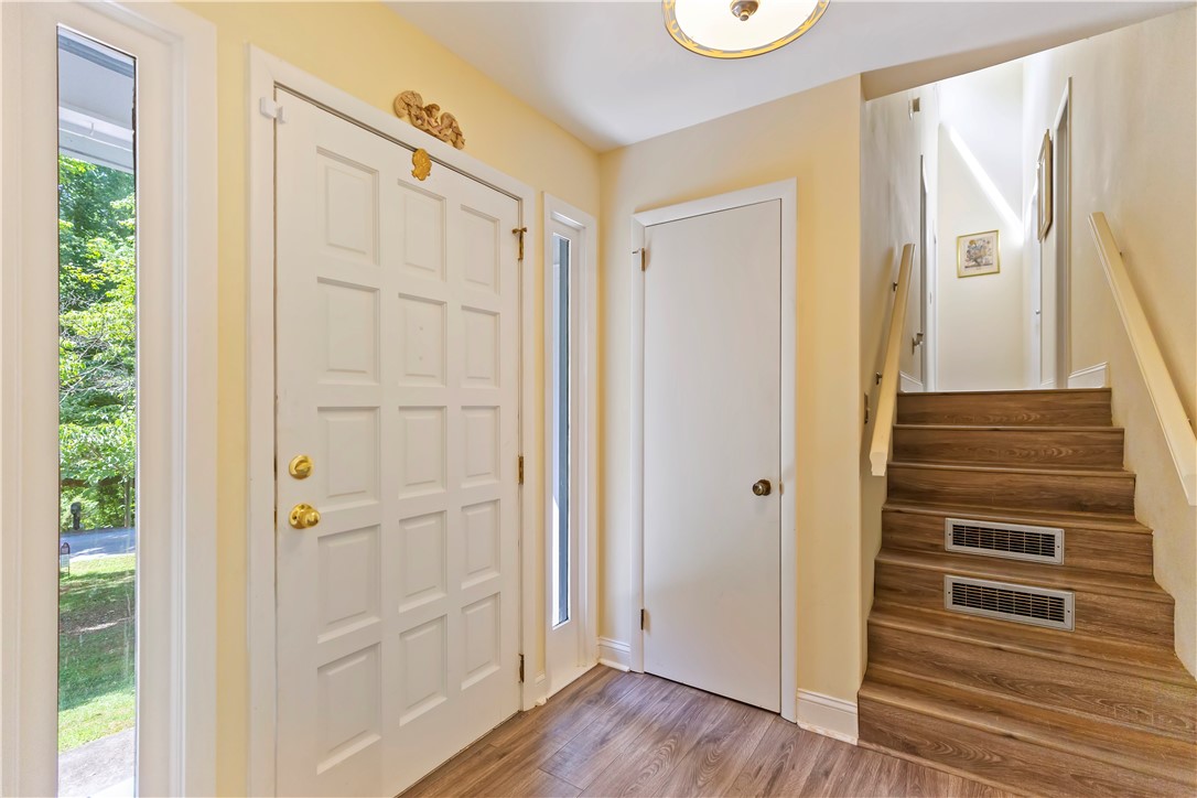 203 Hillandale Road Seneca, SC 29672 - Photo 3 of 42 Foyer